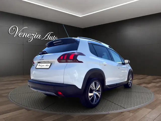 Peugeot 2008 view 4
