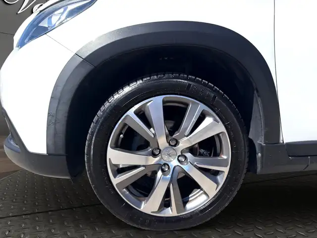 Peugeot 2008 view 6
