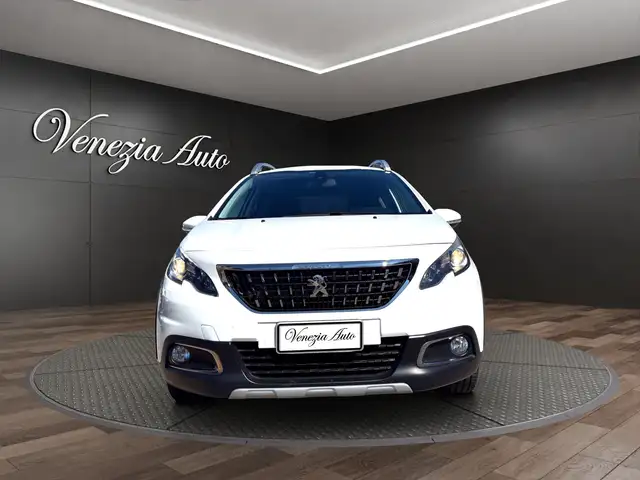 Peugeot 2008 view 2