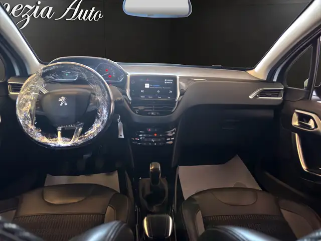 Peugeot 2008 view 16