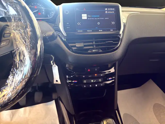 Peugeot 2008 view 8