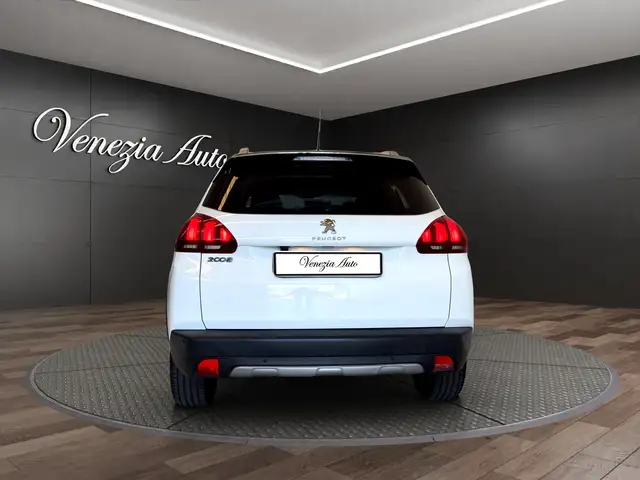 Peugeot 2008 view 5