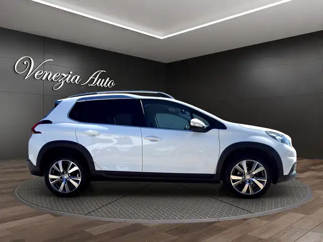 Peugeot 2008 view 12