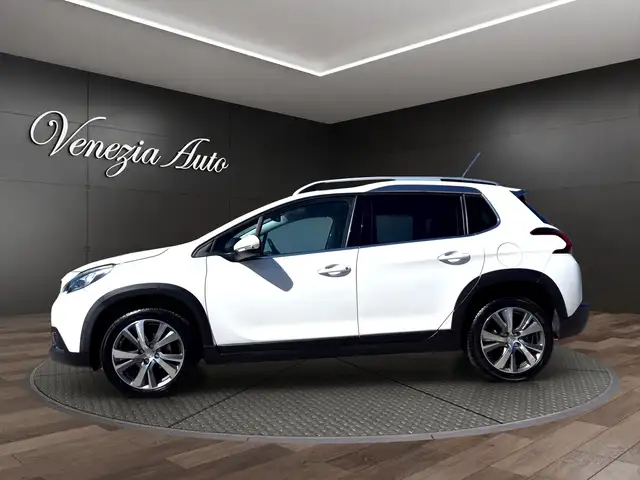 Peugeot 2008 view 3