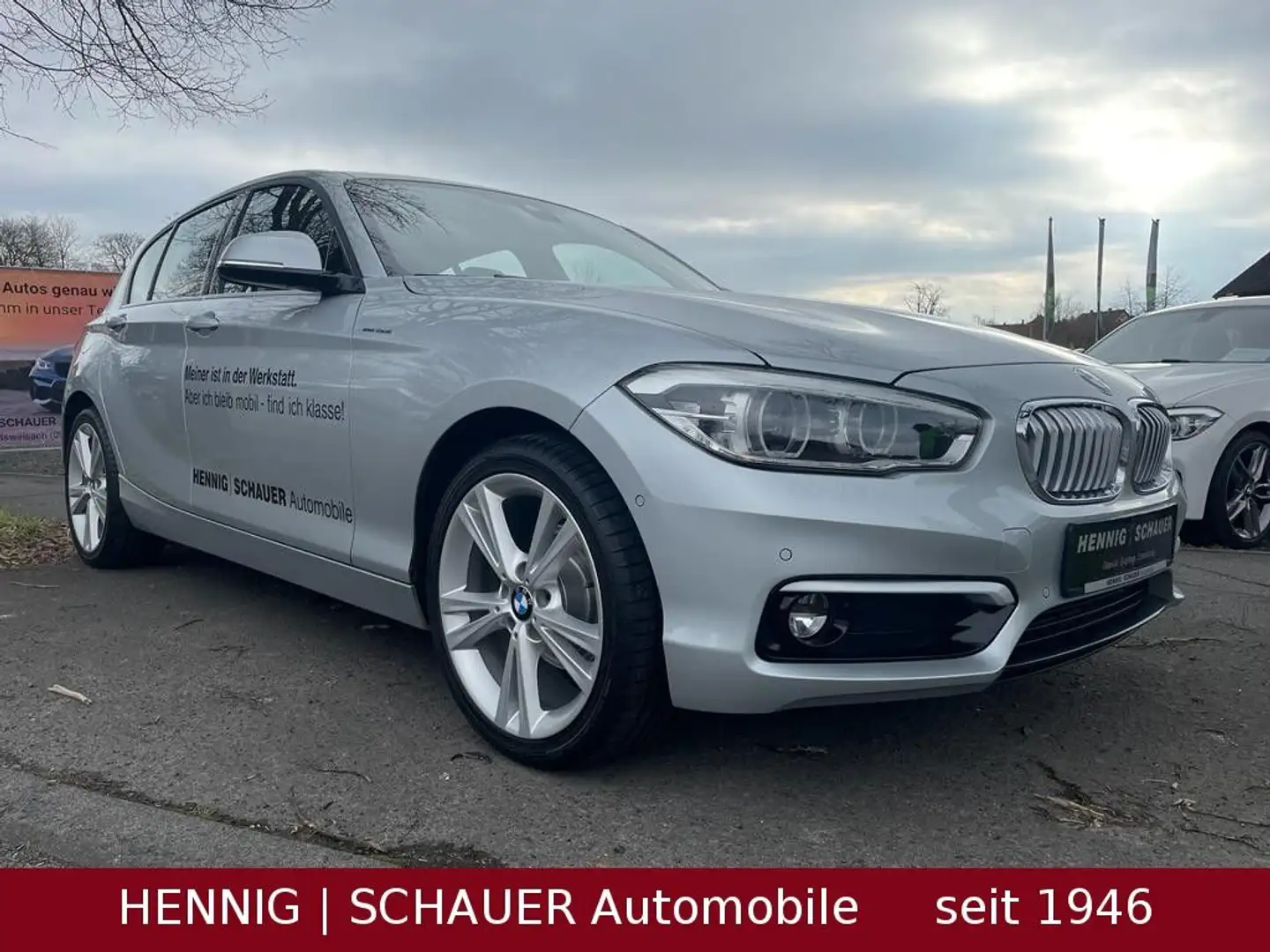 BMW 118 i limousine Urban Line | LED | Leder | Navi Silber - 2