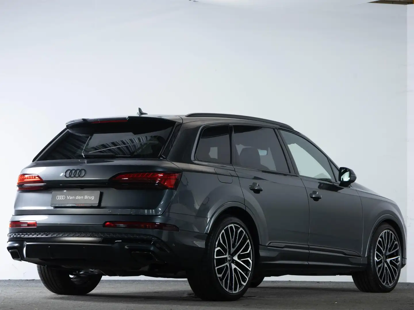 Audi Q7 S-Line 60 TFSI e 490 PK QUATTRO Competition | Lase Gris - 2