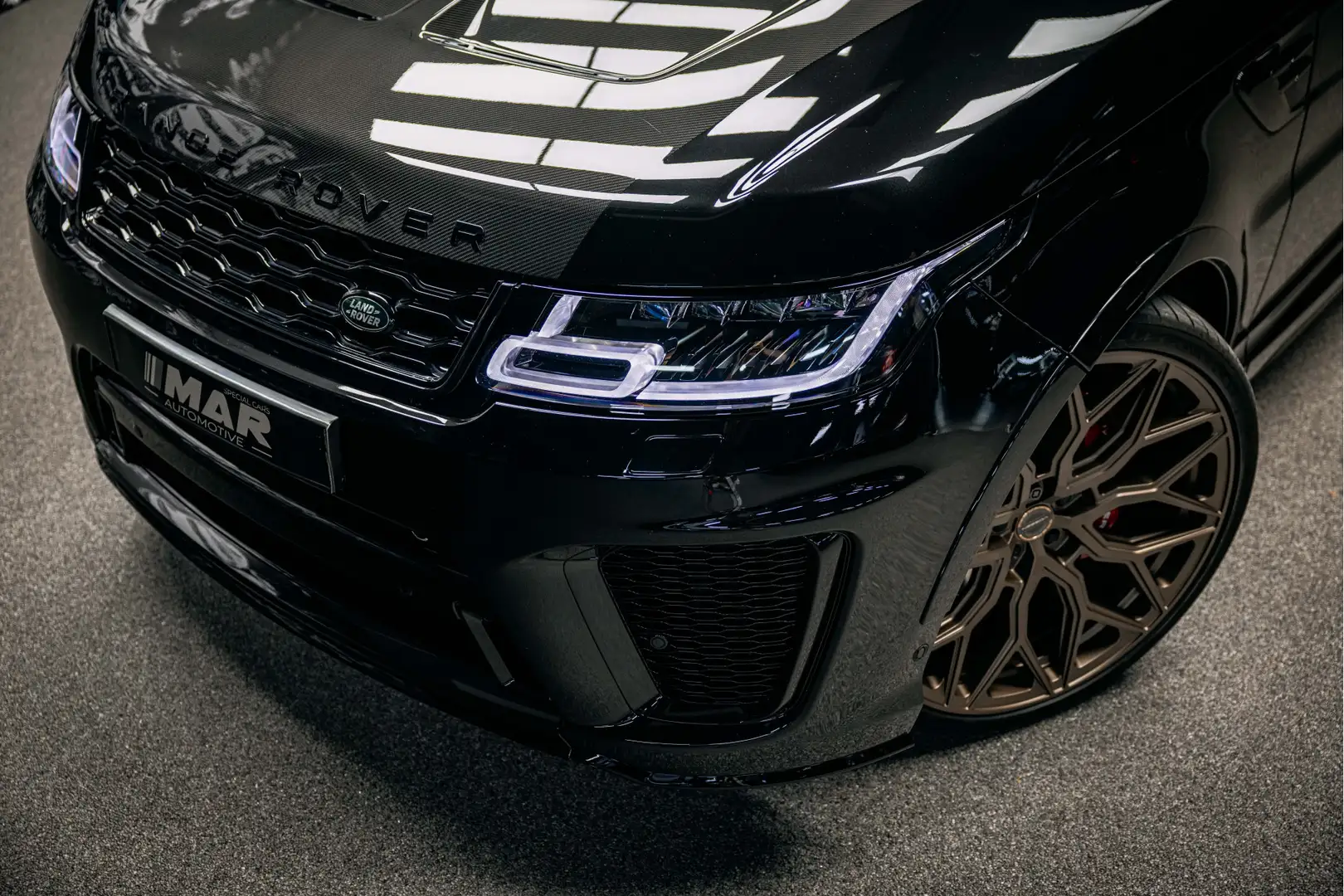 Land Rover Range Rover Sport P575 SVR laatst geleverde SVR lage km stand 23' Vo Zwart - 2