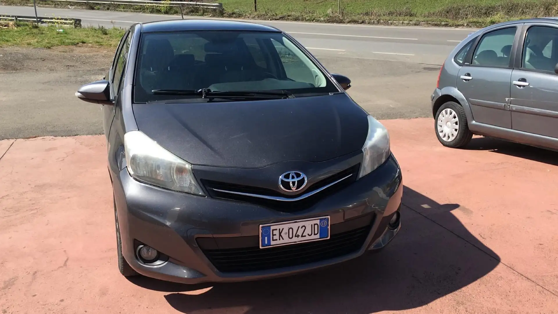 Toyota Yaris 5p 1.4 d-4d Lounge m-mt Grigio - 1