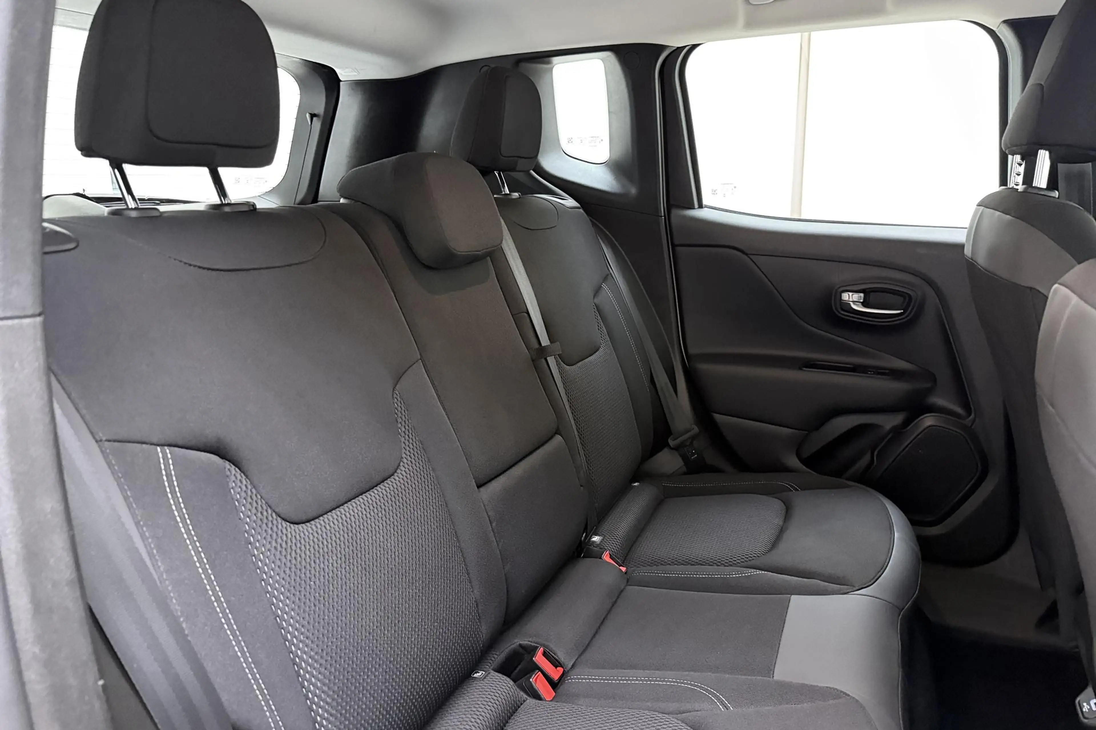 Jeep Renegade 1.3T DDCT Limited Automaat | Trekhaak | Climate co — photo 14