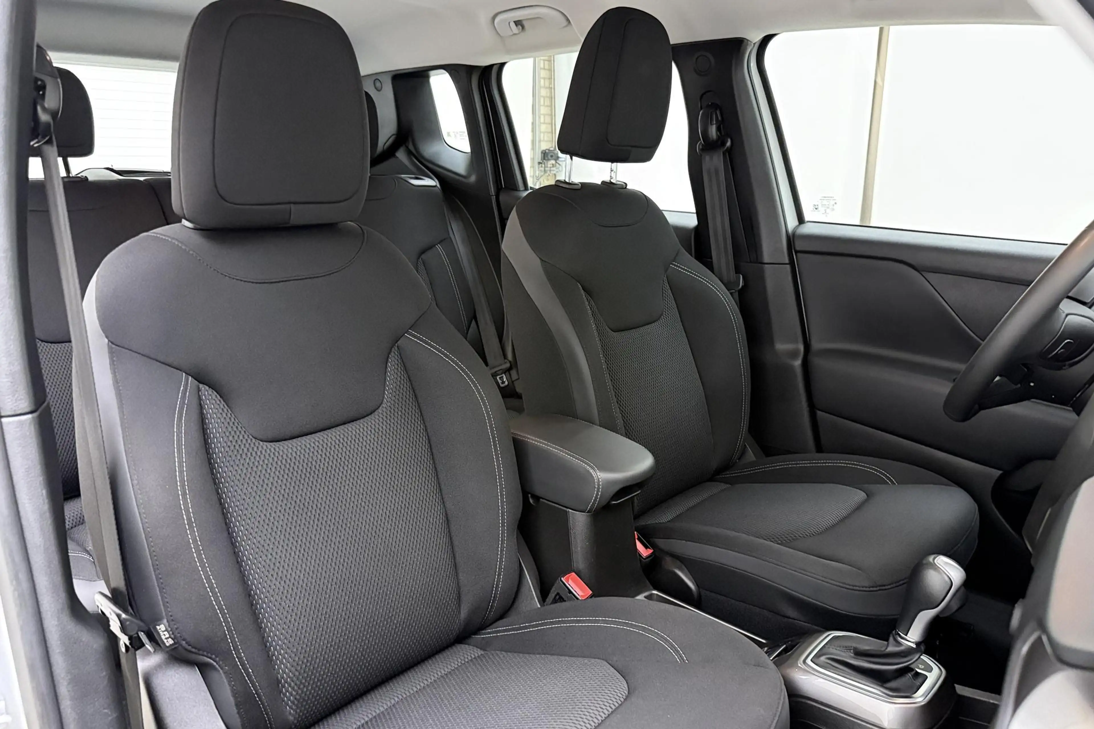 Jeep Renegade 1.3T DDCT Limited Automaat | Trekhaak | Climate co — photo 13