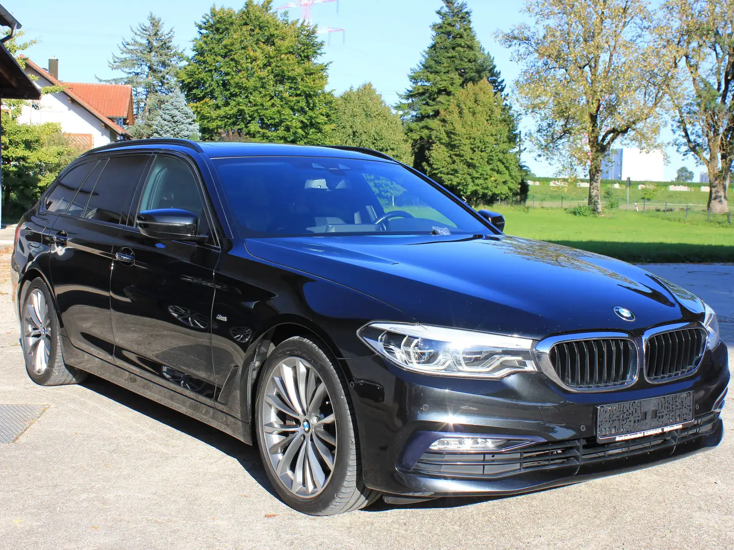 BMW 530 530 d xDrive Sport Line Pano RFK HeadUp Sitzlüf Schwarz - 2