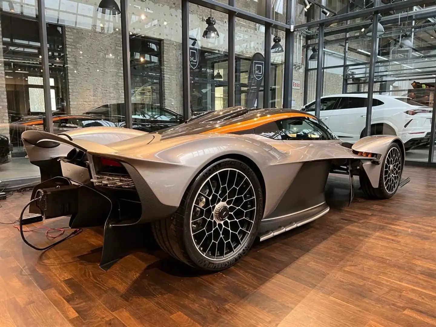 Aston Martin Valkyrie, Garantie 11/2027, 3 Jahre Servicepack Silber - 2