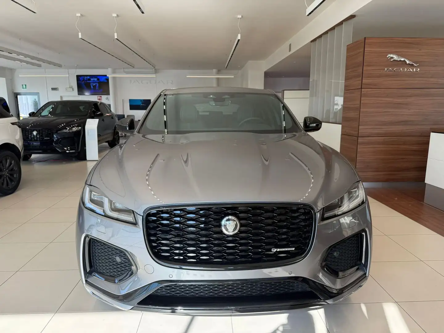 Jaguar F-Pace 2.0D 163CV AWD R-Dynamic S Gris - 2