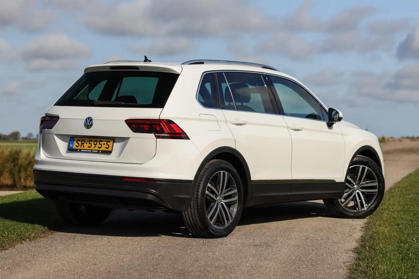 Volkswagen Tiguan 1.4 TSI Bns ✅ ACC ✅ CarPlay ✅ Stoelverwarming Weiß - 2