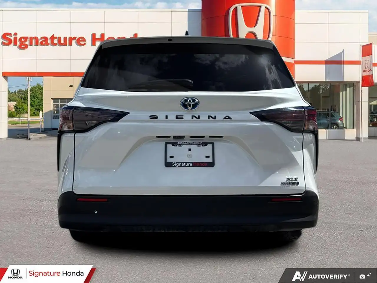 Toyota Sienna снимка Toyota Sienna