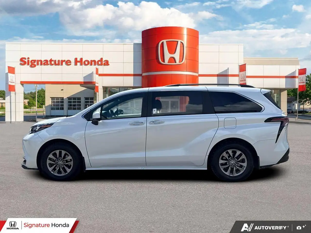 Toyota Sienna снимка Toyota Sienna