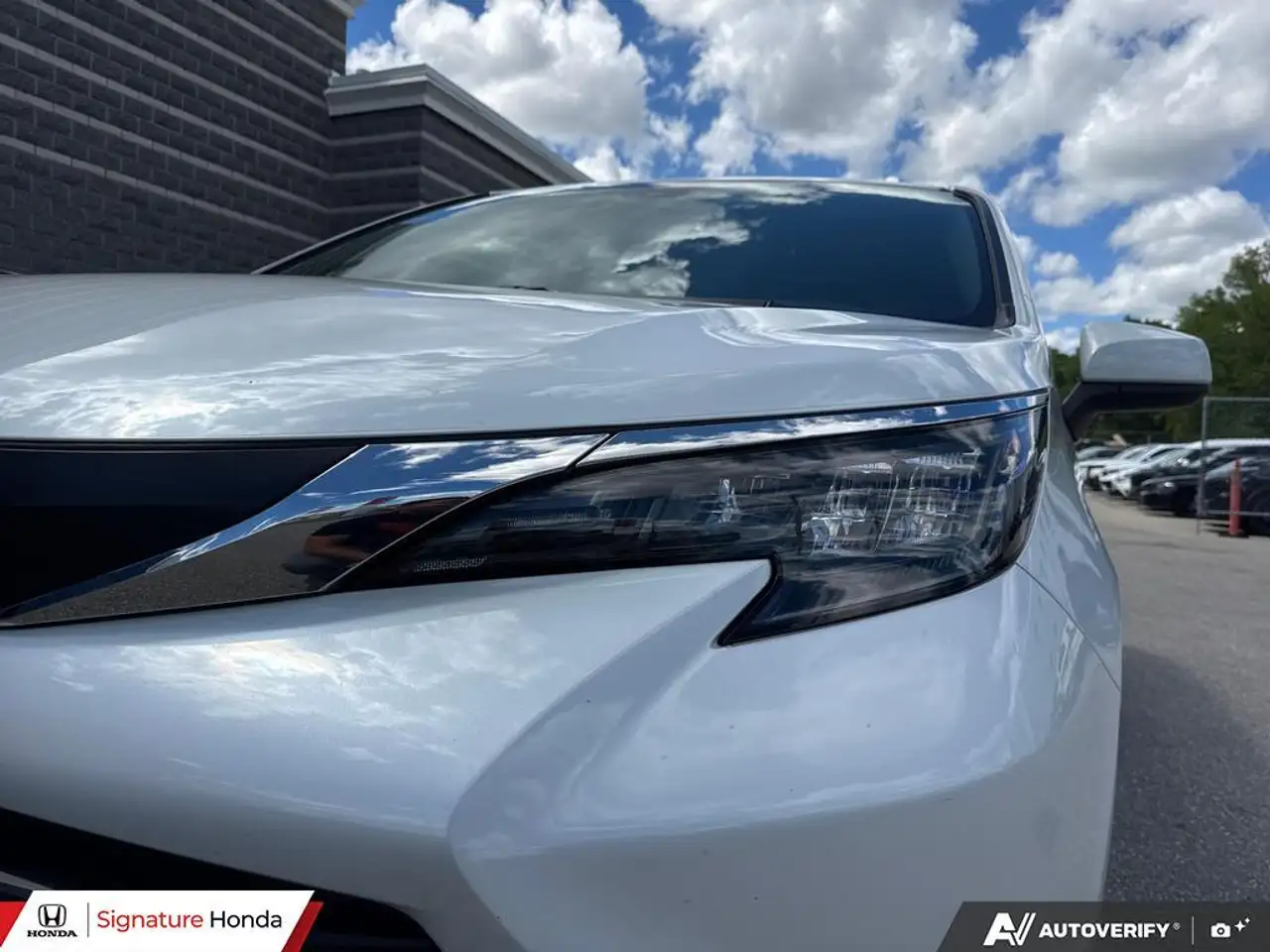 Toyota Sienna снимка Toyota Sienna