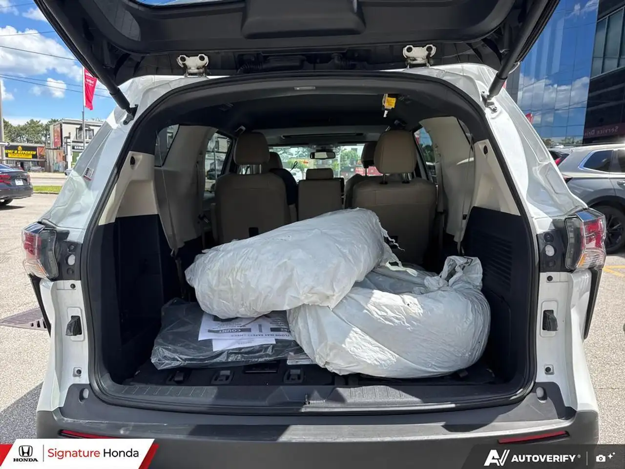 Toyota Sienna снимка Toyota Sienna