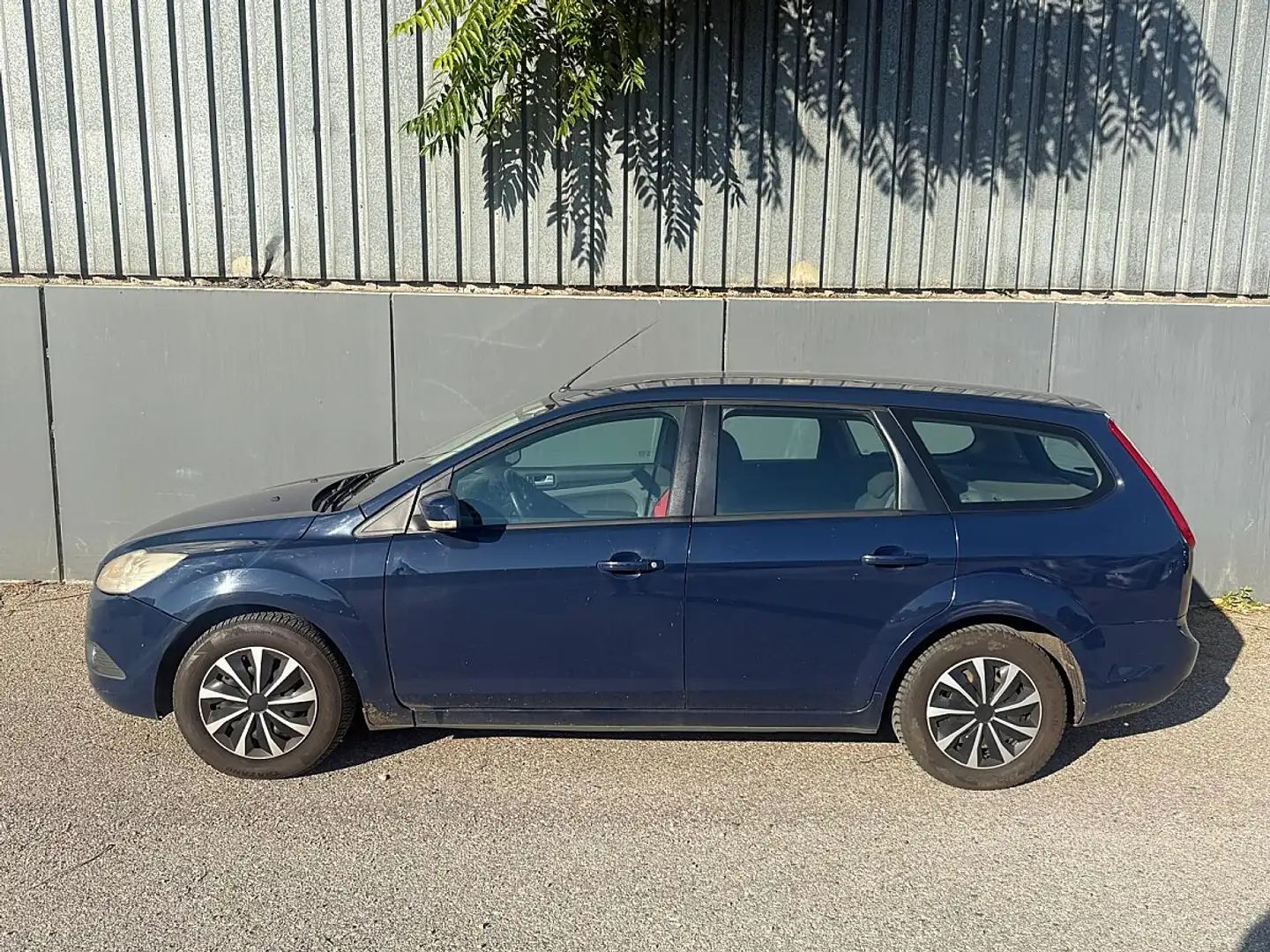 Ford Focus Traveller Trend 1,6 TDCi | PICKERL BIS 01/2027 | Blau - 2