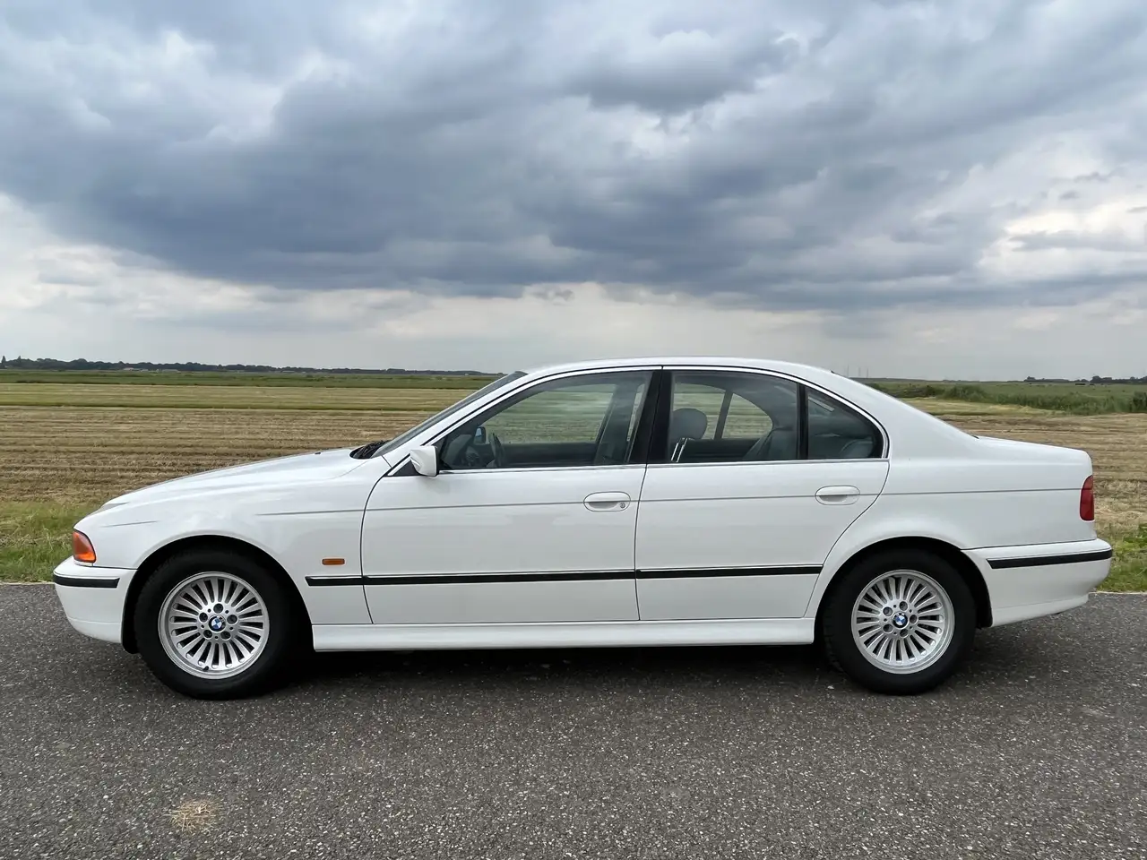 BMW 528i, foto 2