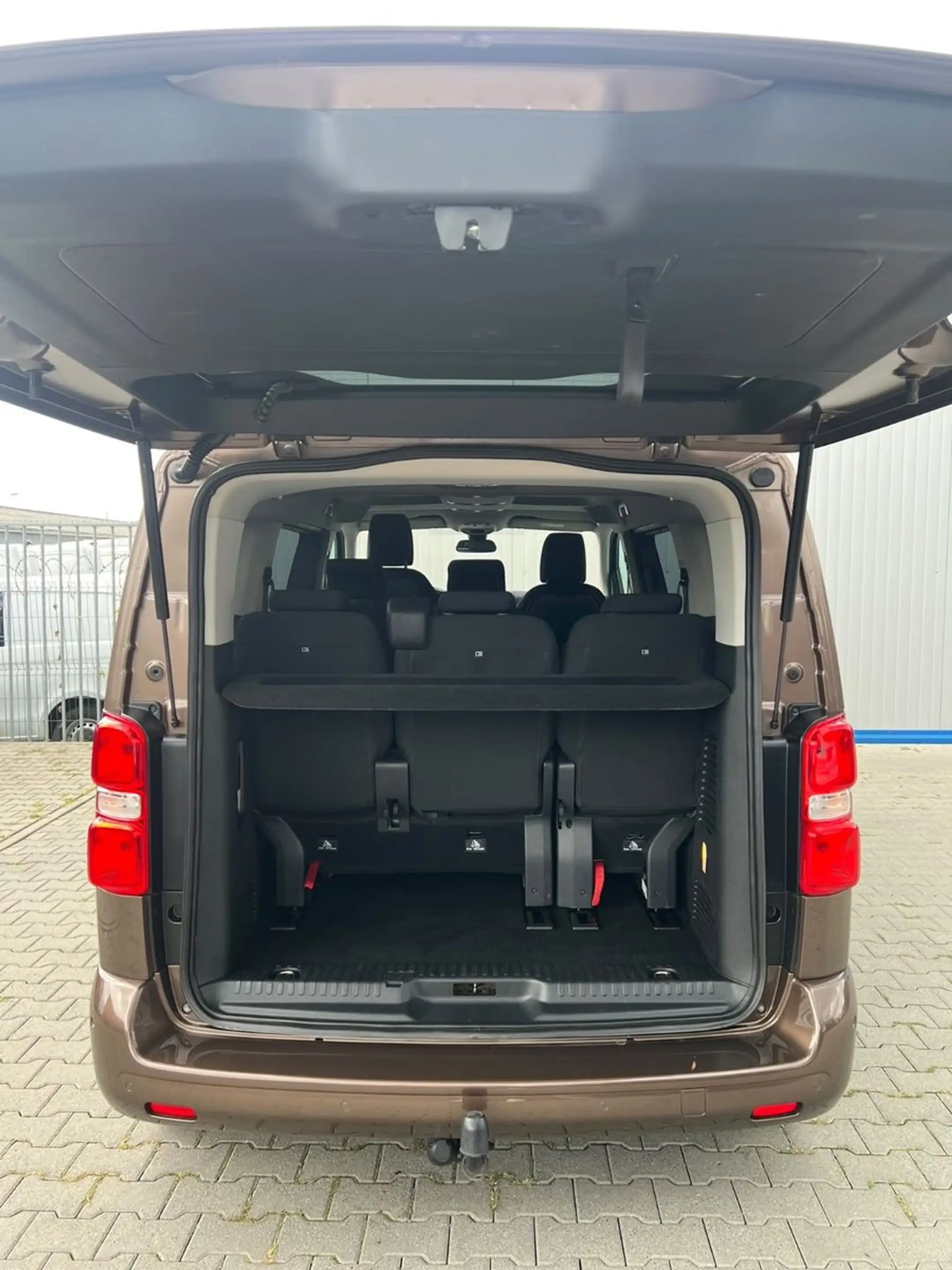 Peugeot Expert Traveller Active L2 KLIMA NAVI 8-SITZ AHK — photo 10