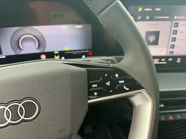 Audi Q3 view 10