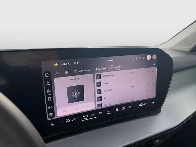 Audi Q3 view 12