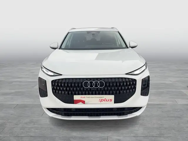 Audi Q3 view 2