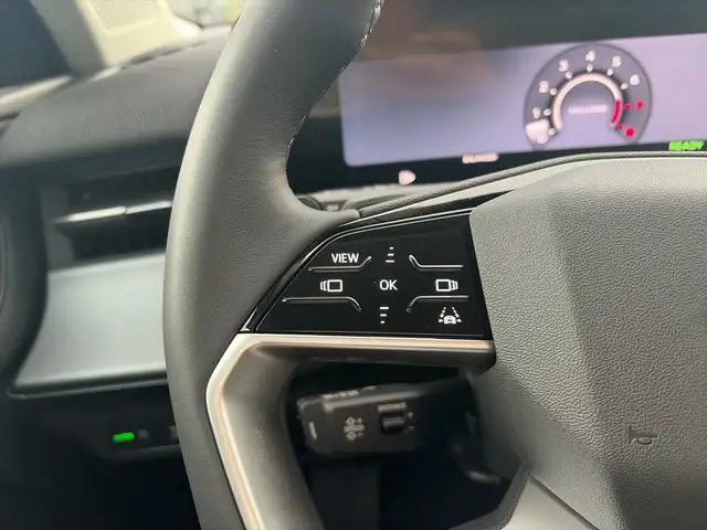 Audi Q3 view 9