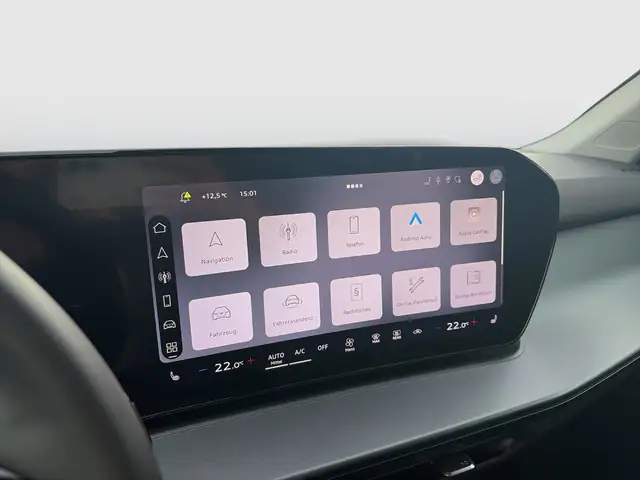 Audi Q3 view 14