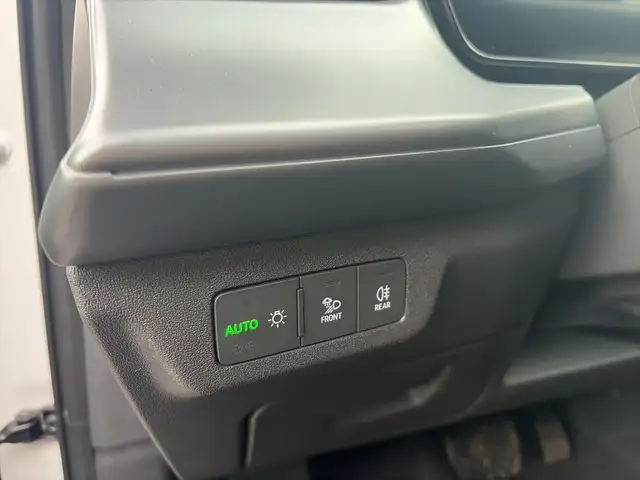 Audi Q3 view 15