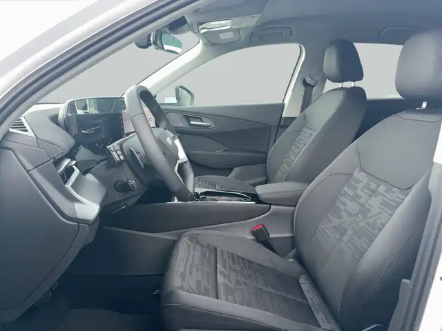 Audi Q3 view 6