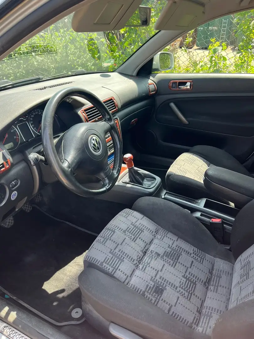 Volkswagen Passat 2.3 VR5 Comfortline - 2