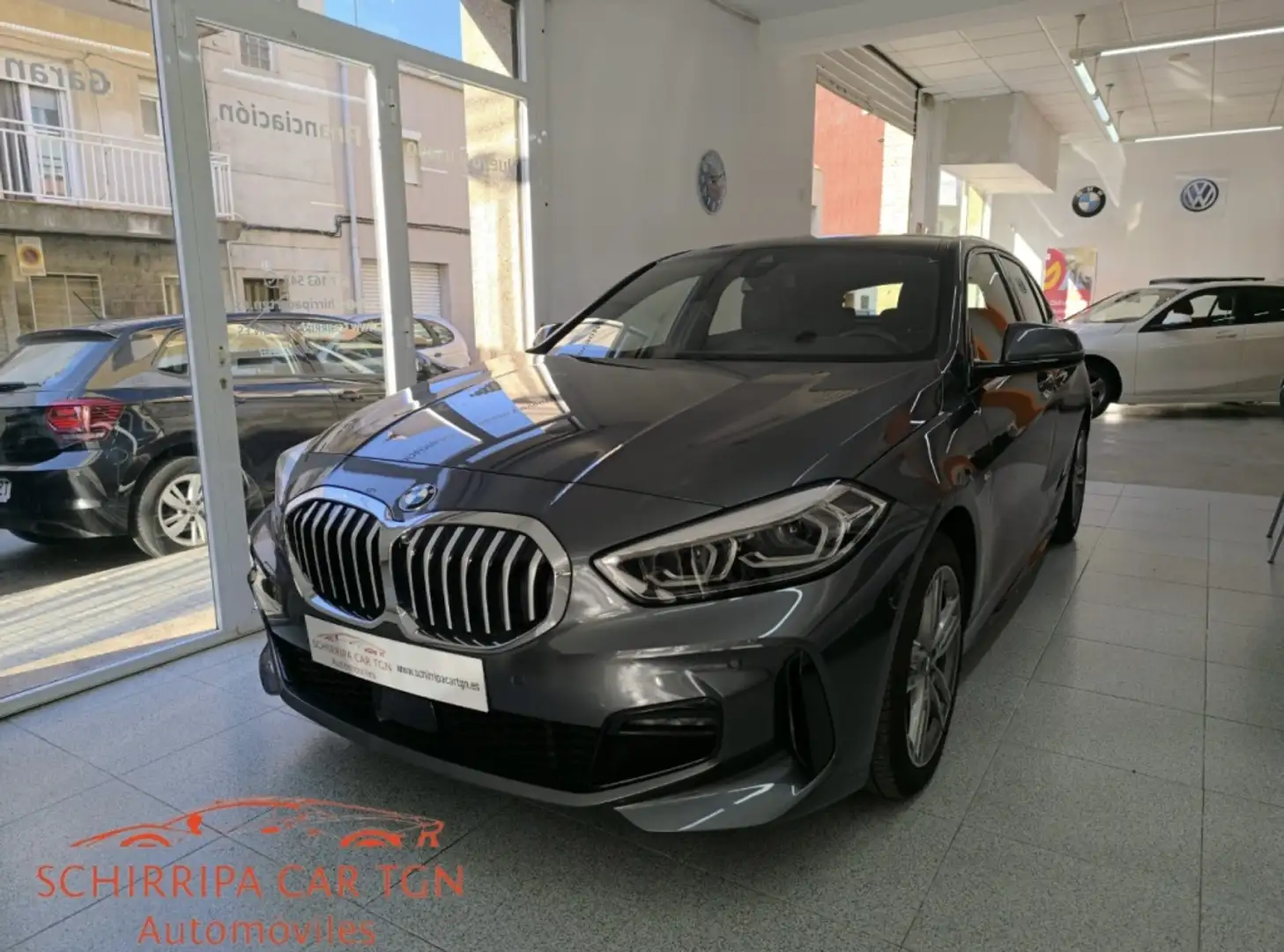 BMW 118 118iA Business Corporate M Sport Grijs - 1