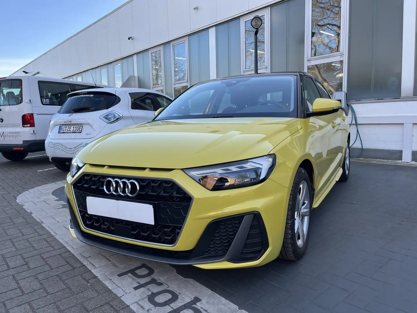 Audi A1 Sportback 30 TFSI S line *SHZ* *PDC* Jaune - 2