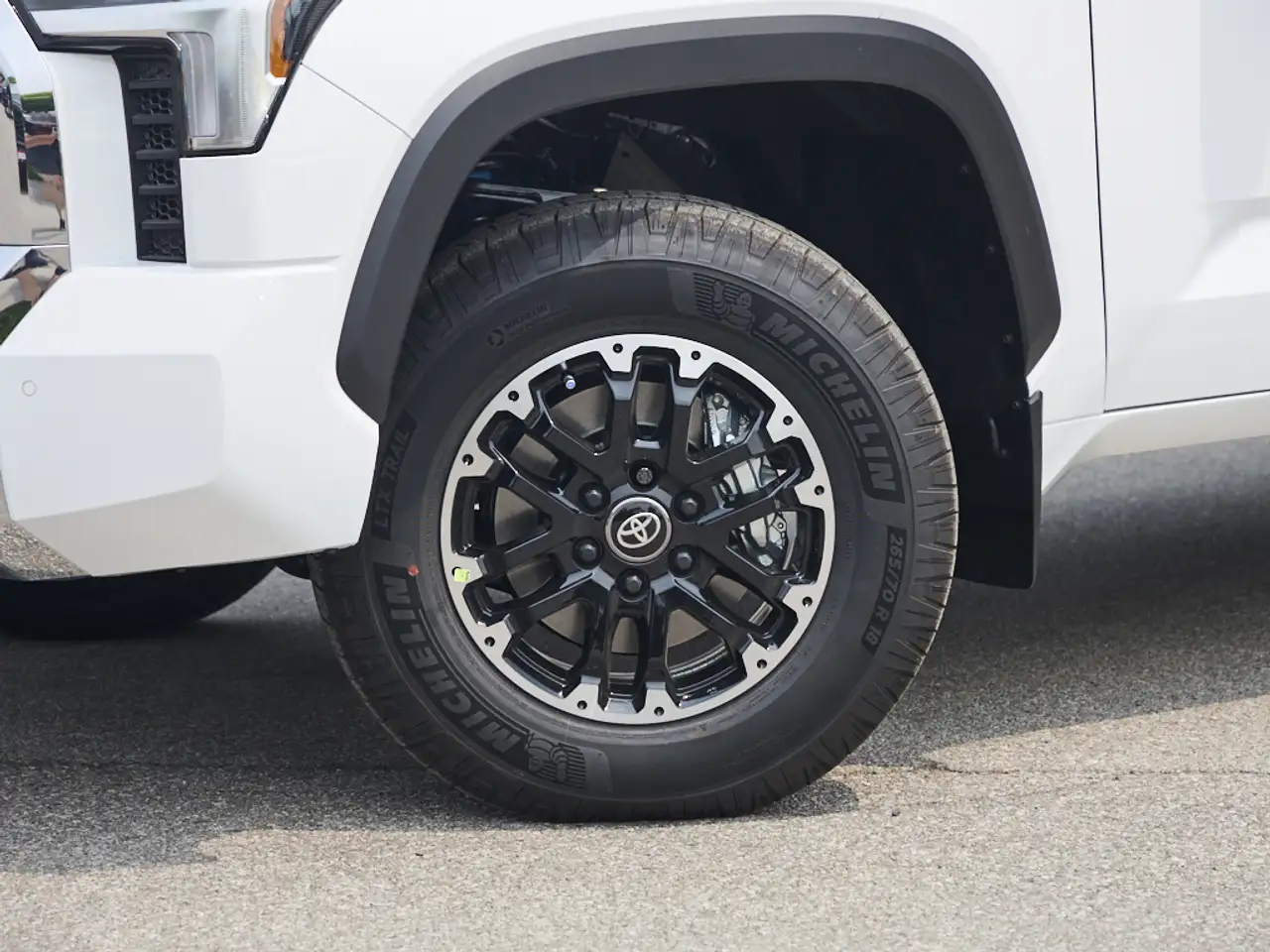 Toyota Tundra снимка Toyota Tundra