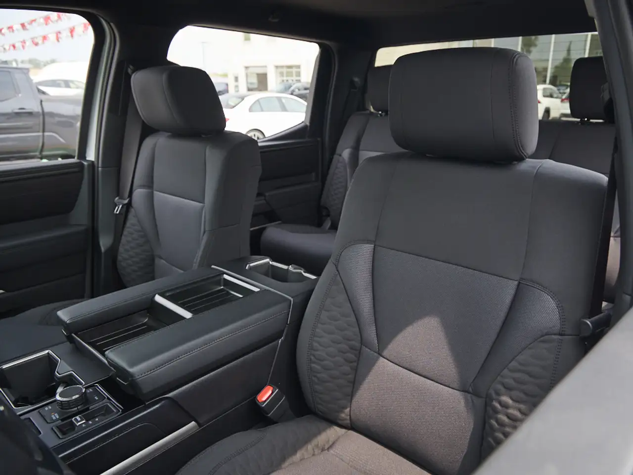 Toyota Tundra снимка Toyota Tundra