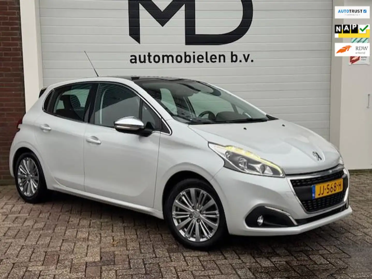 Peugeot 208 1.2 Allure - Nieuwe distributie riem - Trekhaak Blanc - 1