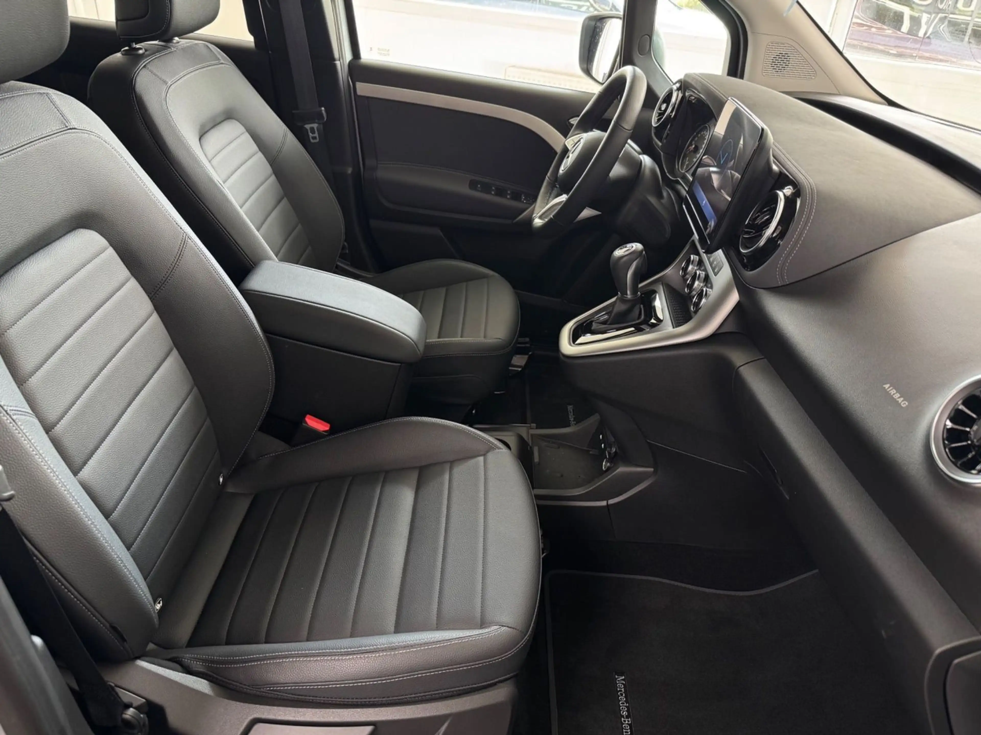 Mercedes-Benz T-Class T180 Edition Rollstuhlgerecht-Rampe — photo 9