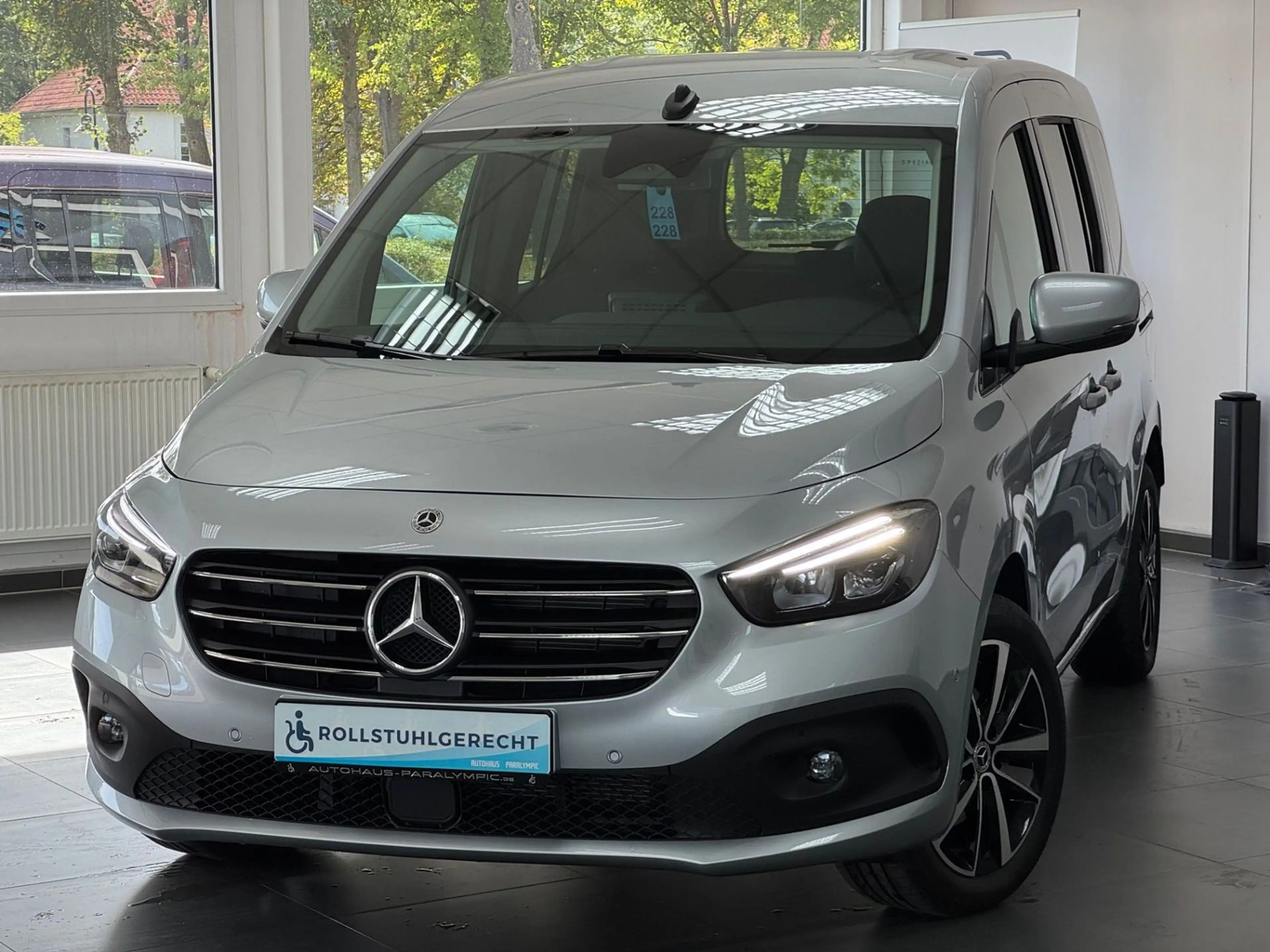 Mercedes-Benz T-Class T180 Edition Rollstuhlgerecht-Rampe — photo 2