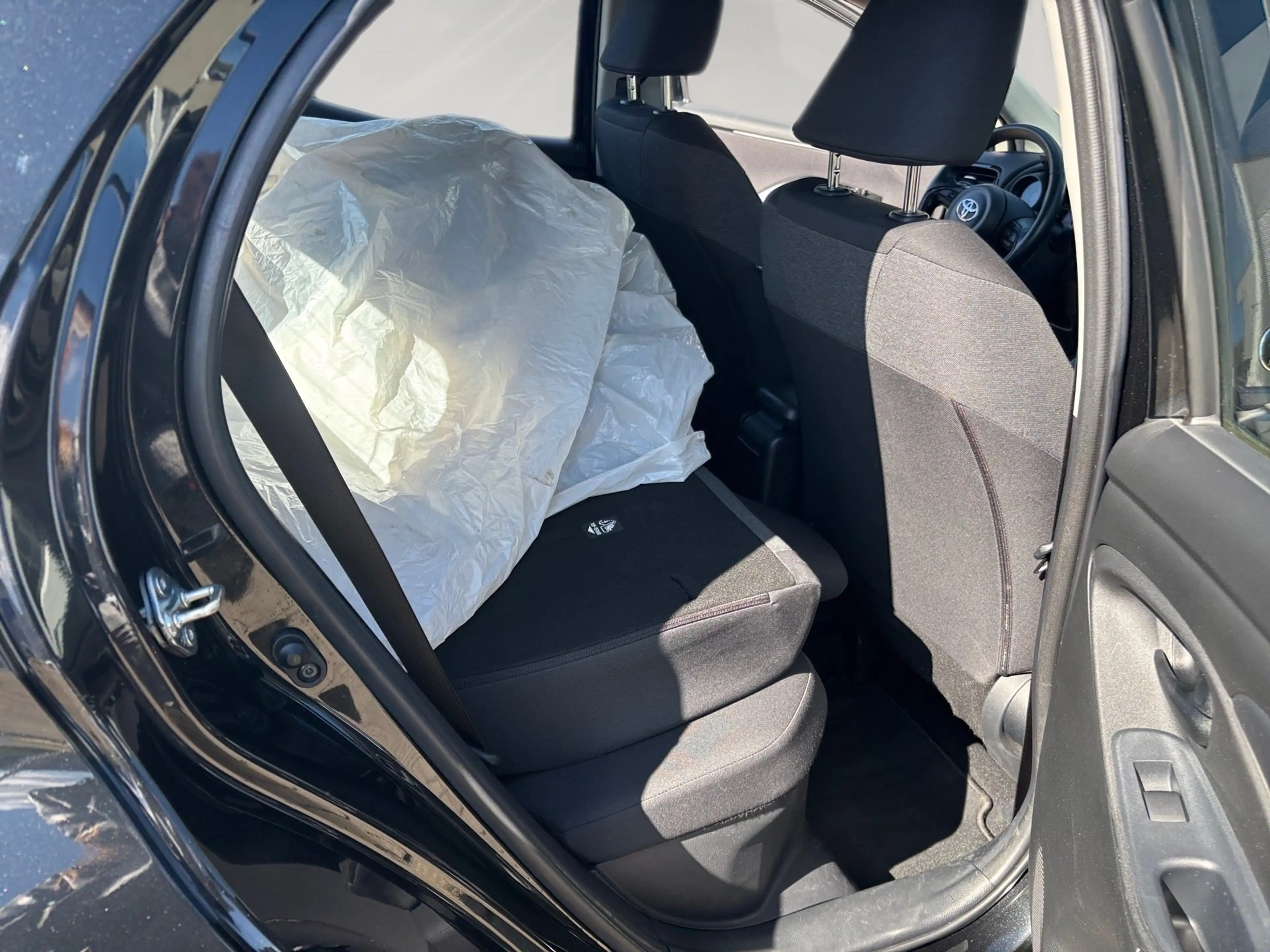 Toyota Yaris Hybrid AUT — photo 12