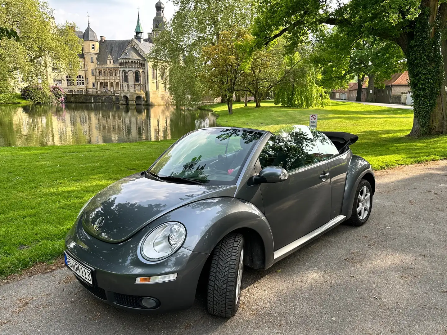 Volkswagen New Beetle 1.6 Grau - 1