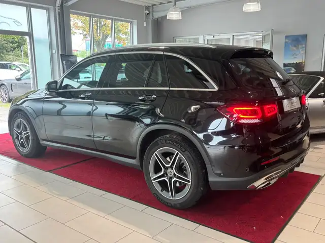 Mercedes-Benz GLC view 3
