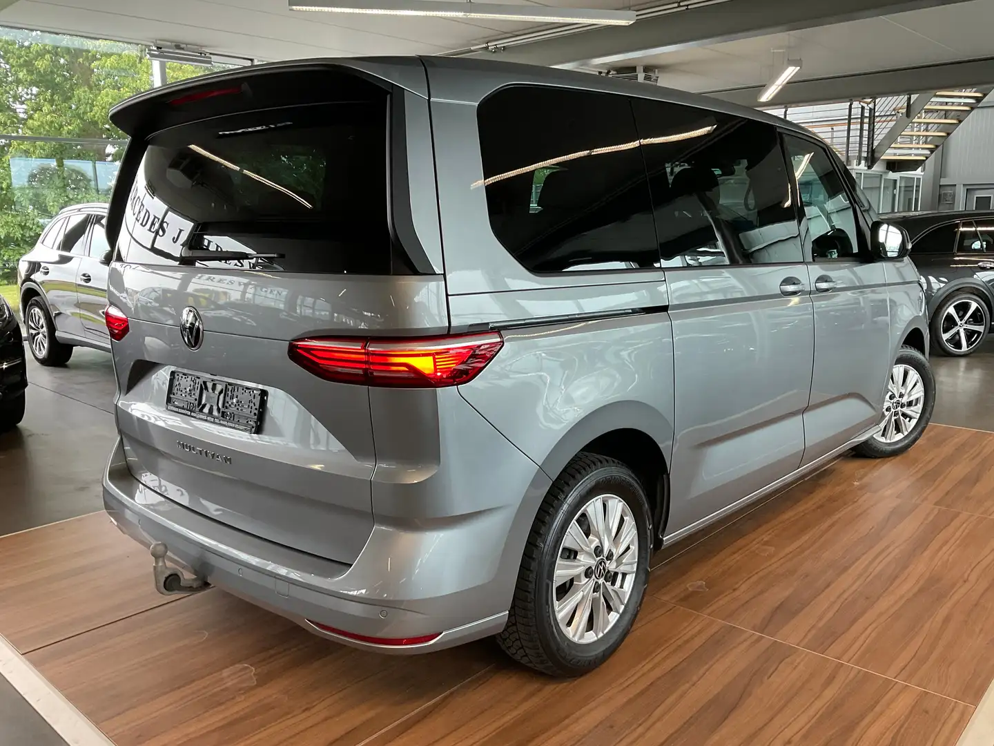 Volkswagen T7 Multivan T7 Multivan 2.0 TDI AHK/SPUR/LED/KAMERA/DAB Silber - 2