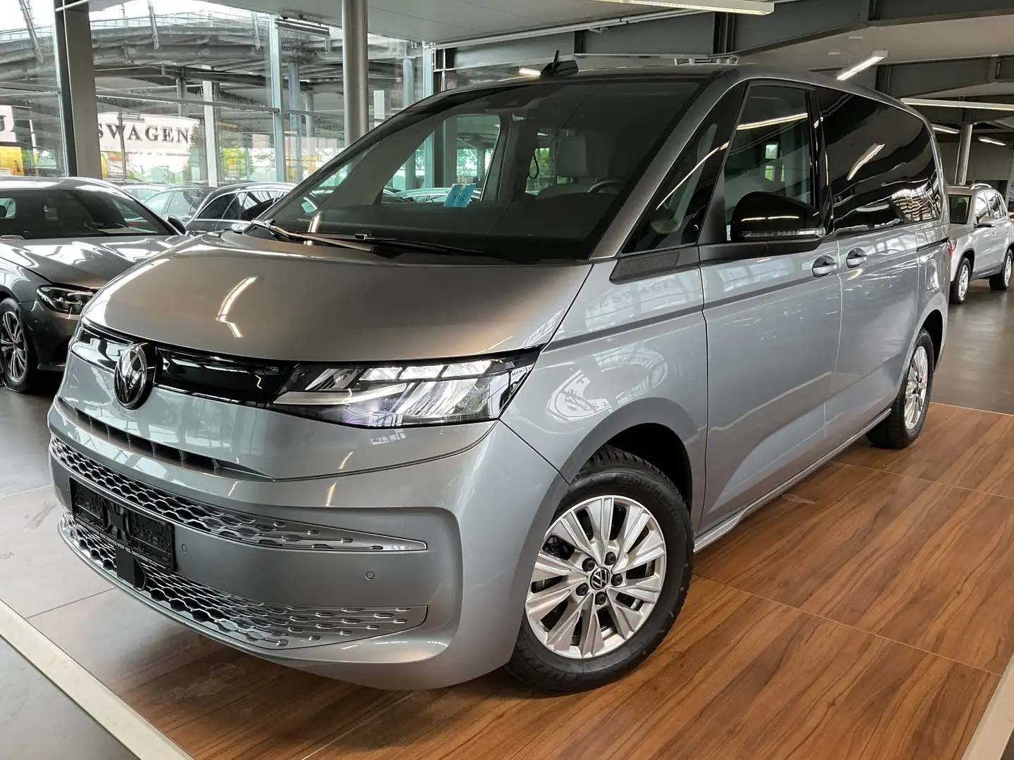 Volkswagen T7 Multivan T7 Multivan 2.0 TDI AHK/SPUR/LED/KAMERA/DAB Silber - 1