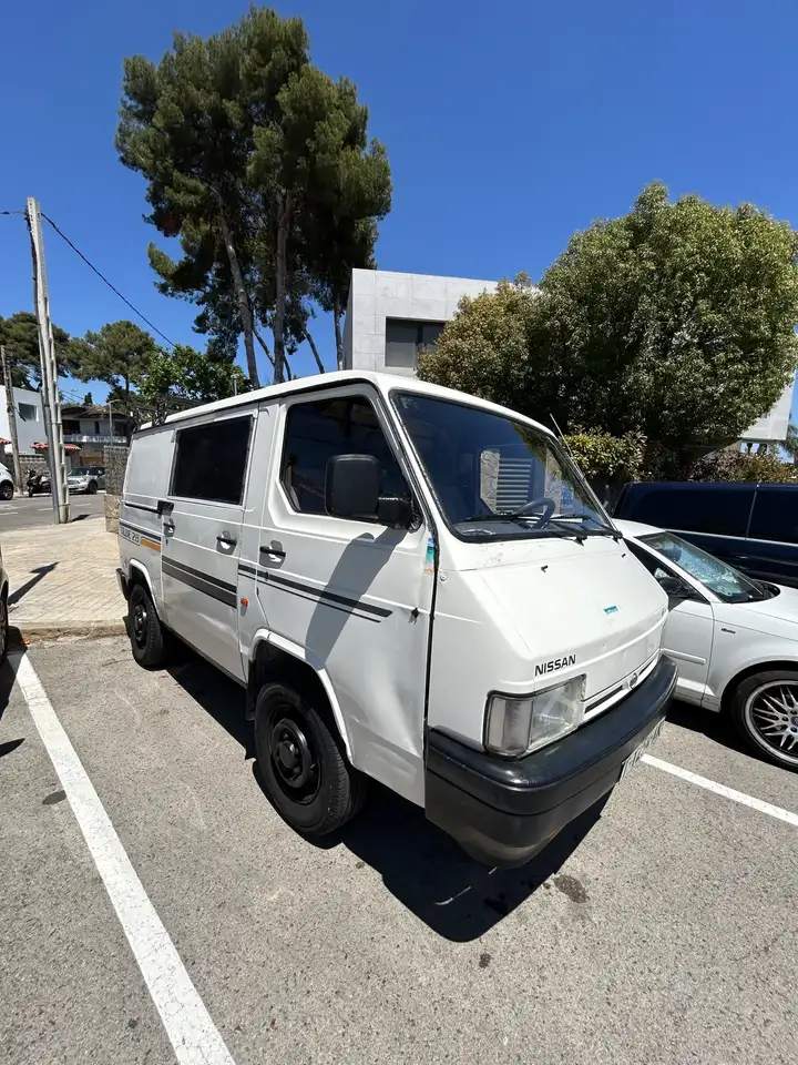 Nissan Trade 2.8 Furgón, foto 2