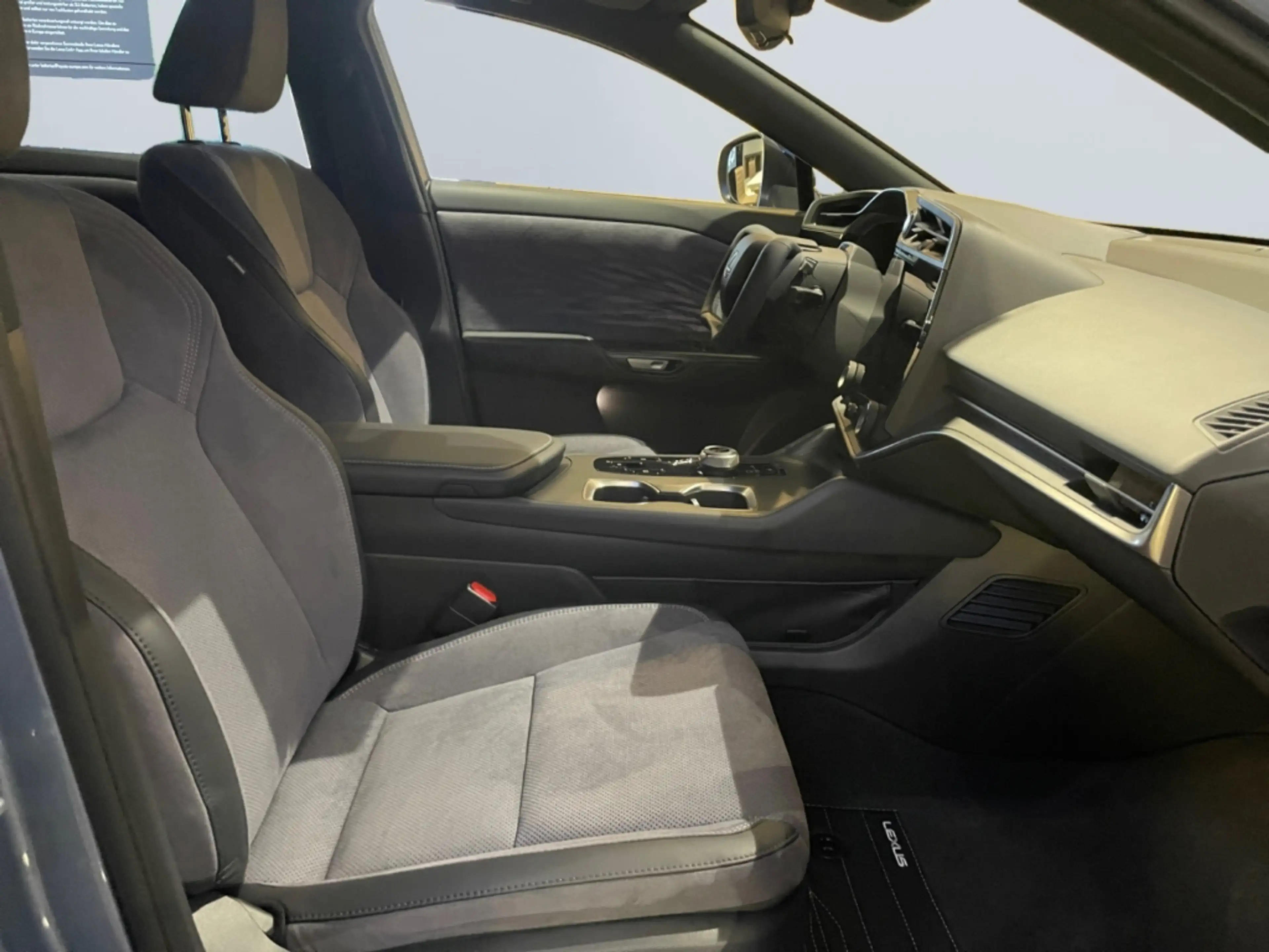 Lexus RZ 500e Luxury *Steer by Wire*Pano dimmbar*4xSHZ* — photo 15