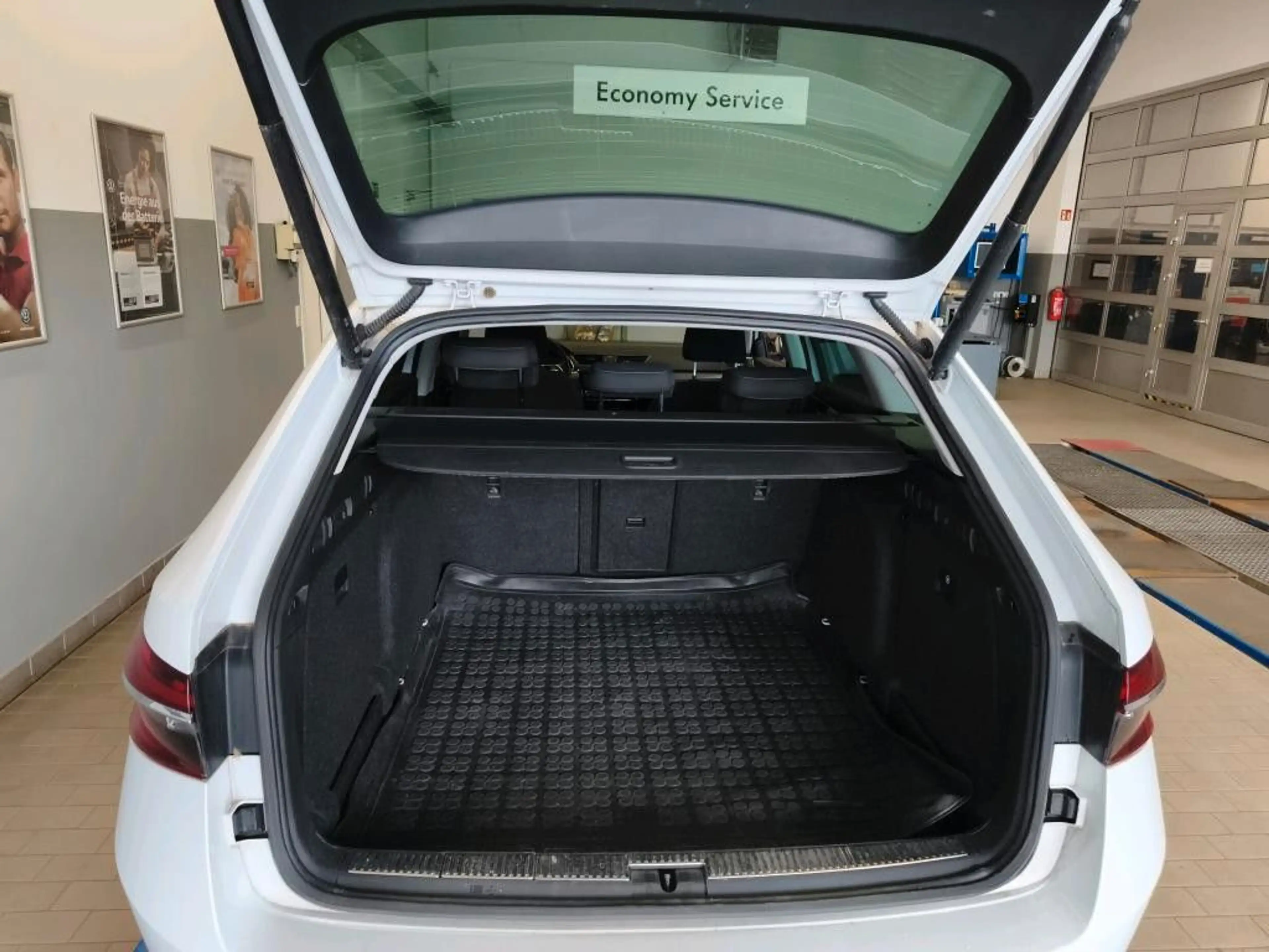 Skoda Superb Combi Style 2.0TDI DSG Navi Pano AHK LED — photo 7