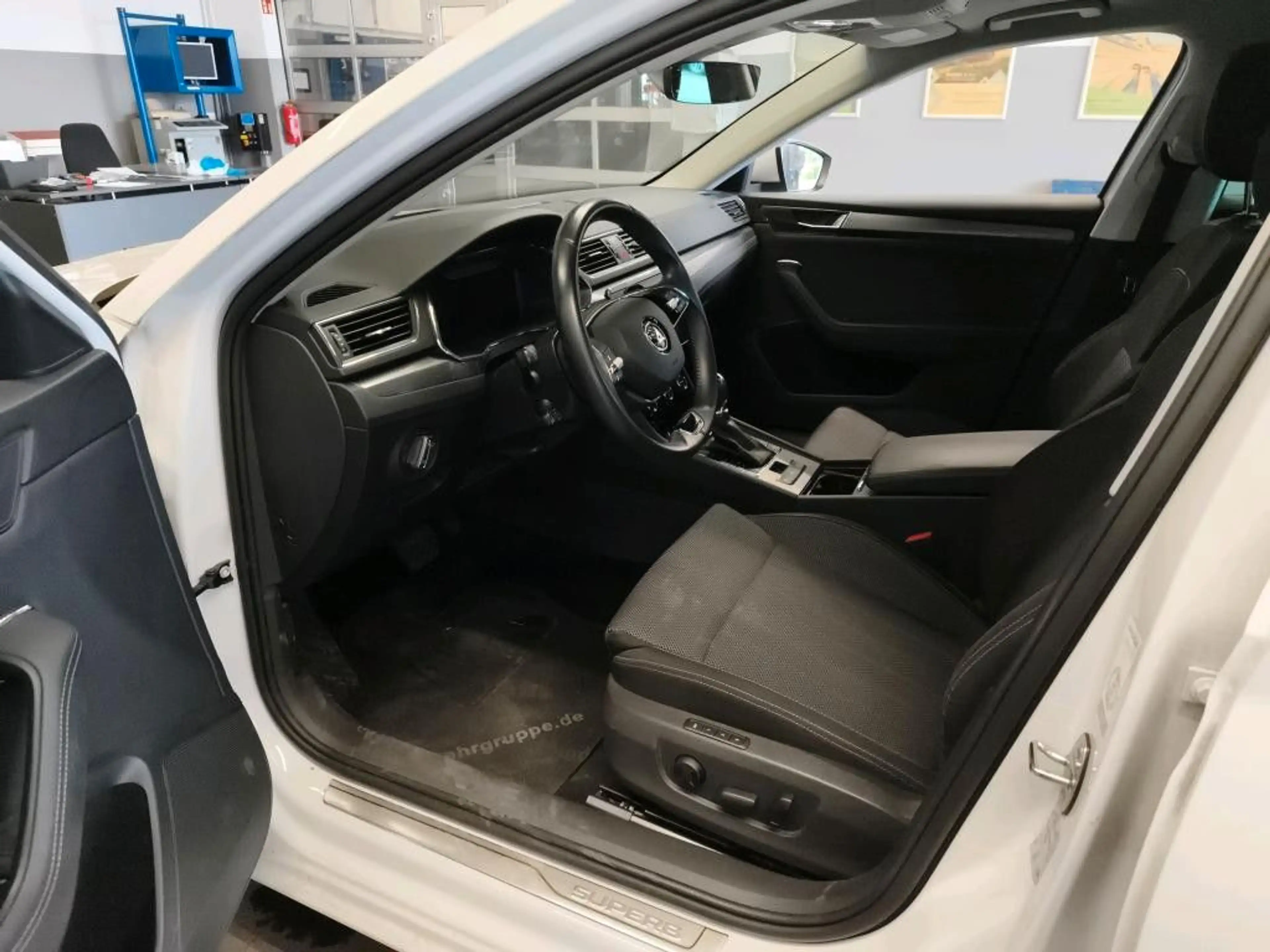 Skoda Superb Combi Style 2.0TDI DSG Navi Pano AHK LED — photo 5