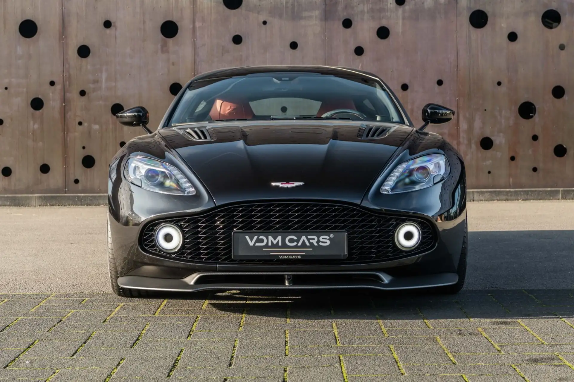 애스턴마틴 뱅퀴시 Coupe 2019 검정 사진 2